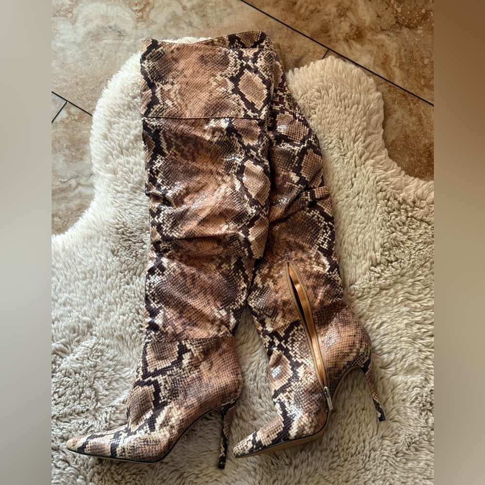 Jessica Simpson Loury Over the Knee OTK Stilletto Snake
Print Boots Site 8 - Picture 3 of 10